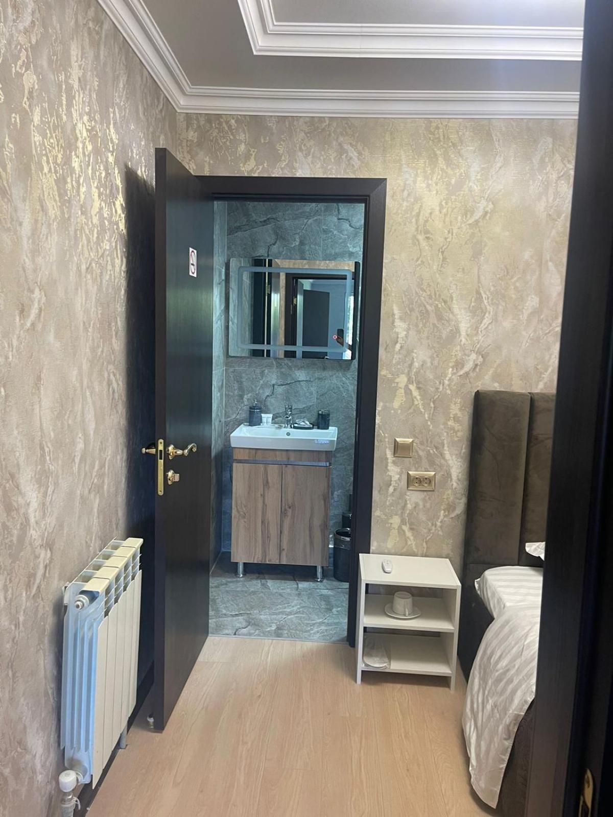 Hotel Lion Almaty Eksteriør bilde