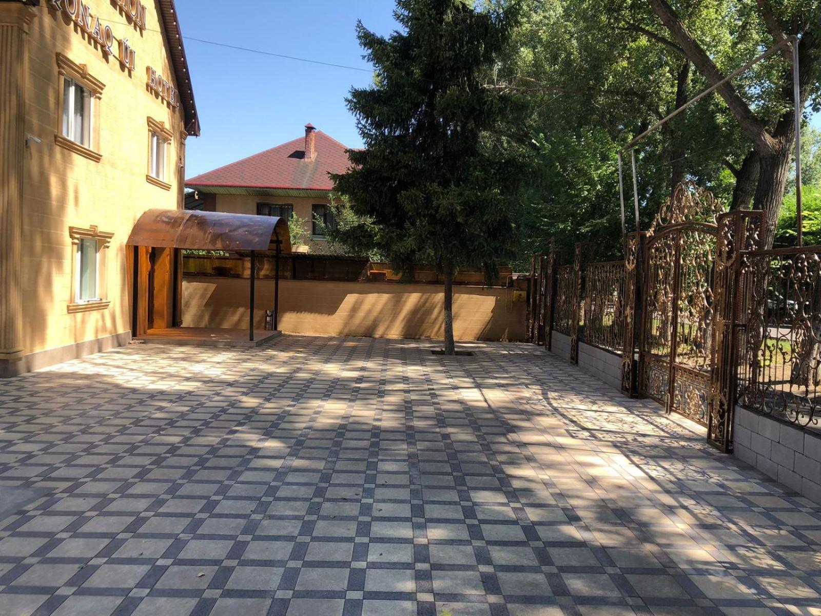 Hotel Lion Almaty Eksteriør bilde