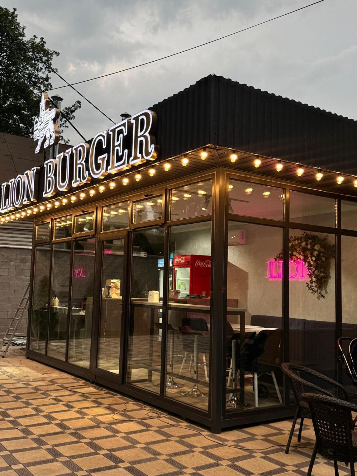 Hotel Lion Almaty Eksteriør bilde
